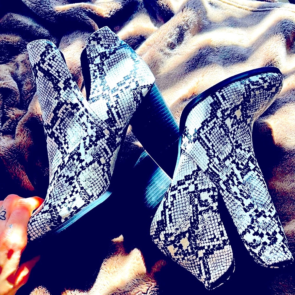 Snakeskin Booties,  brand new, women’s size 8.5, no box, nwot, perfect condition - Picture 4 of 11